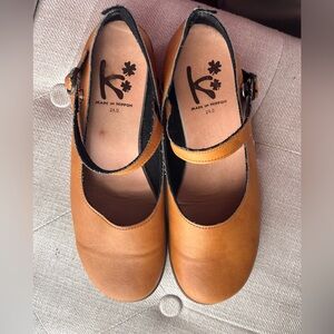 K made in Nippon Japan Size 24.0 Size 7 Leather Mary Jane Flats w/ Snap Strap